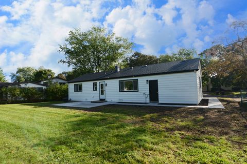 Tiny photo for 600 Sussex Lane, Crystal Lake, IL 60014 (MLS # 12495194)