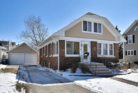 Photo of 8 S commonwealth Avenue, Aurora, IL 60506 (MLS # 12589024)