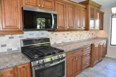 Tiny photo for Arlington Heights, IL 60004 (MLS # 12658654)