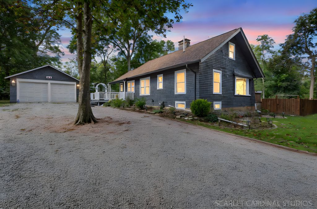 Photo for 34 Lake Drive, West Chicago, IL 60185 (MLS # 12492314)
