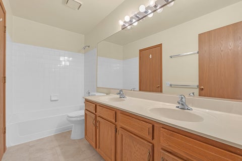 Tiny photo for 119 E Shag Bark Lane #B, Streamwood, IL 60107 (MLS # 12784330)