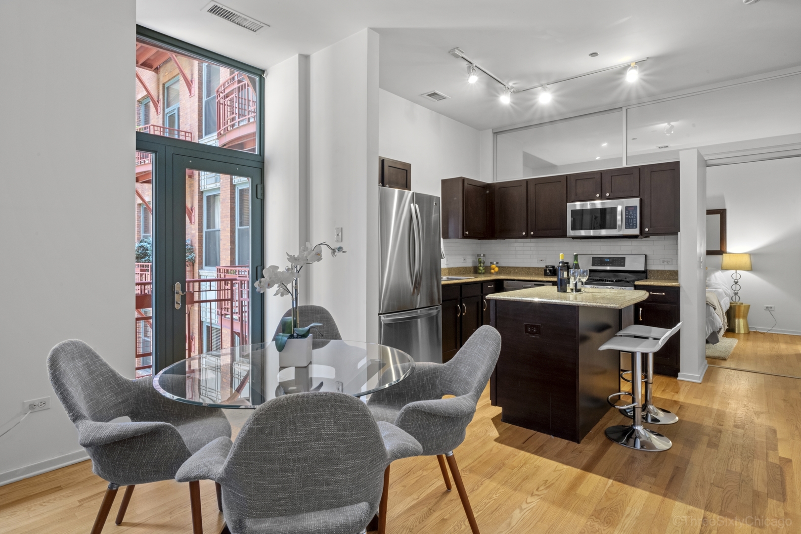 208 W WASHINGTON Street 1006
