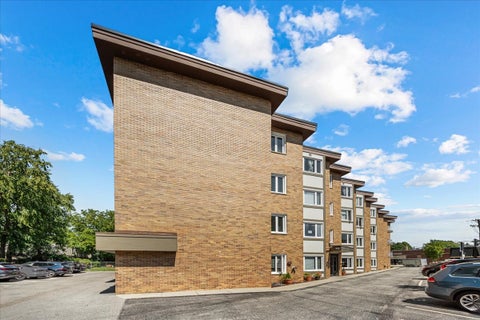 Photo of 1900 Wilmette Avenue #2F, Wilmette, IL 60091 (MLS # 12745739)