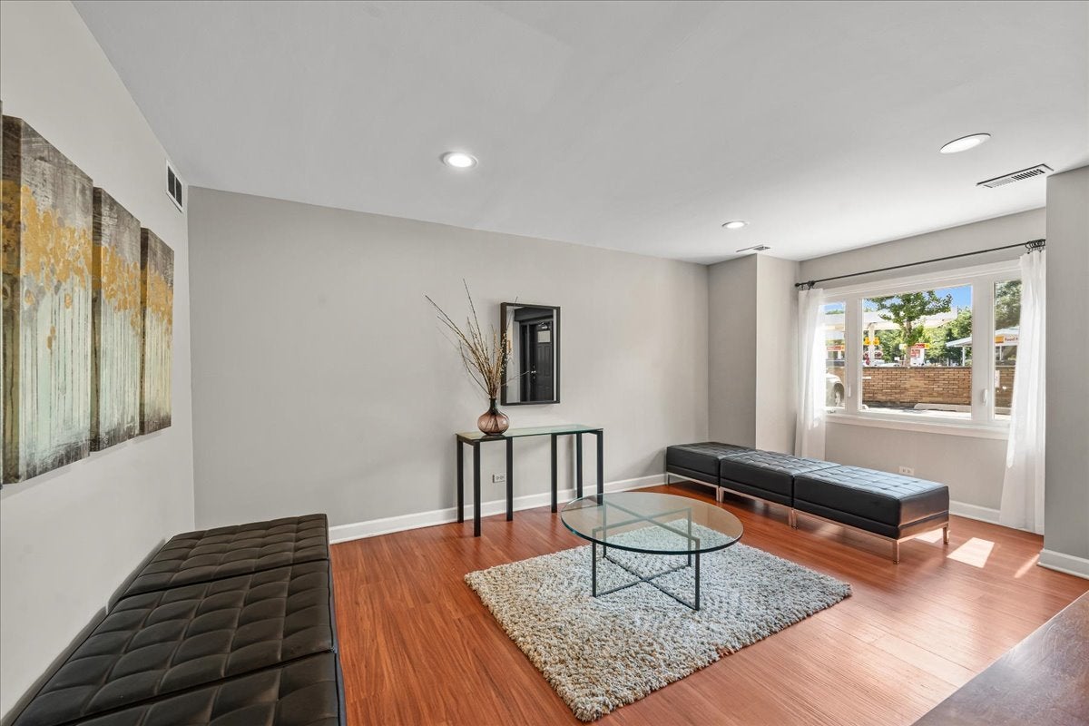 1900 Wilmette Avenue 2F