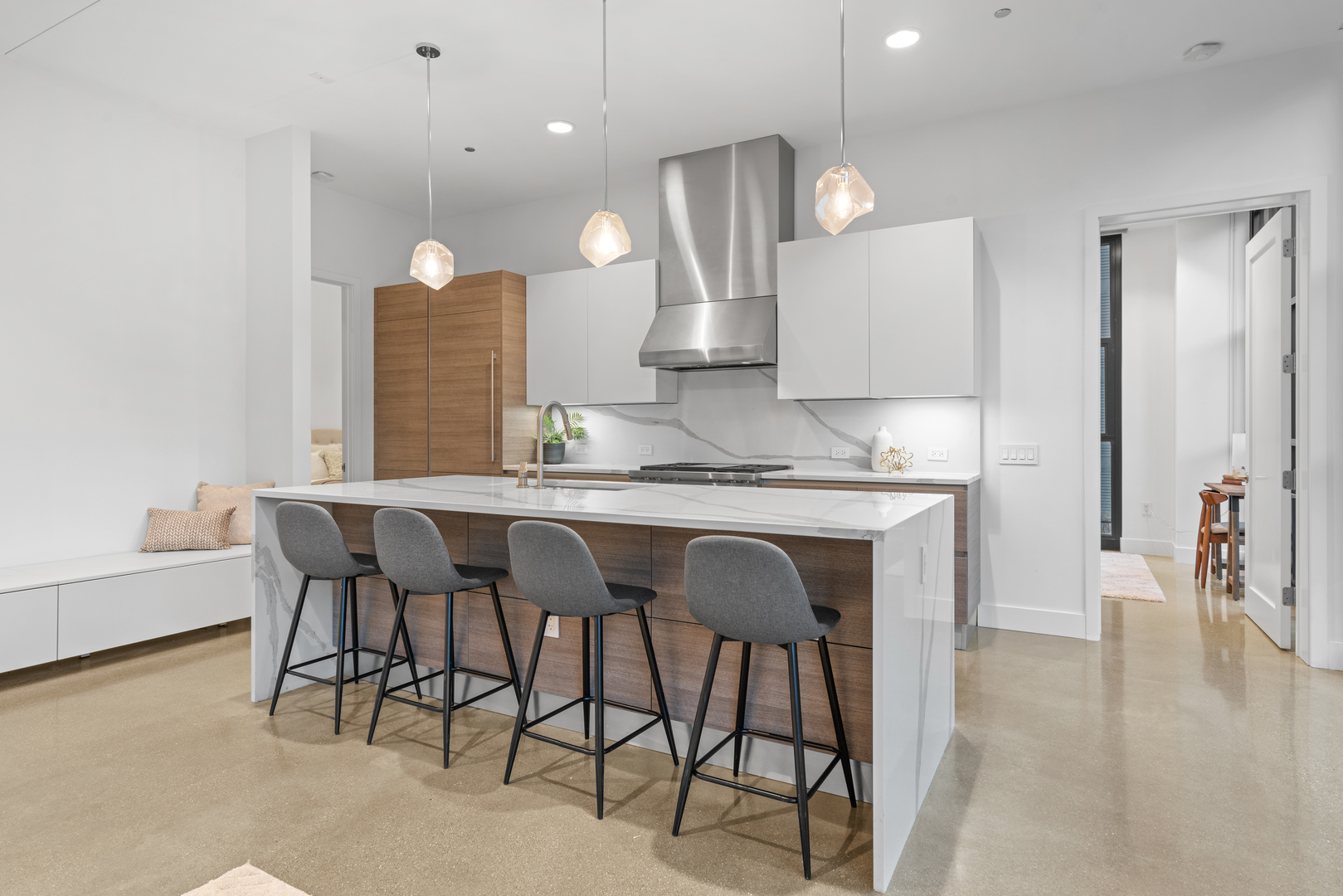 900 W Washington Boulevard 402