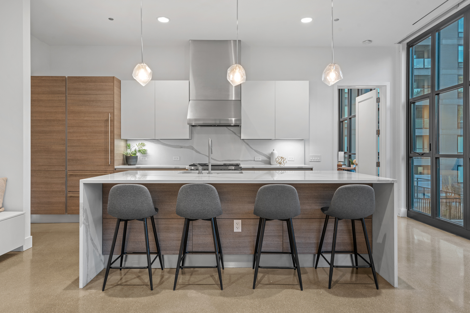 900 W Washington Boulevard 402