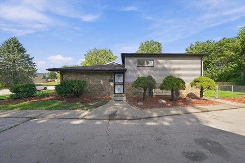 Tiny photo for 15207 Waterman Drive, South Holland, IL 60473 (MLS # 12737362)