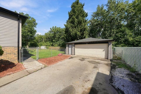 Tiny photo for 15207 Waterman Drive, South Holland, IL 60473 (MLS # 12737362)