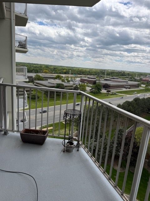 Tiny photo for 40 N Tower Road #11K, Oak Brook, IL 60523 (MLS # 12650928)