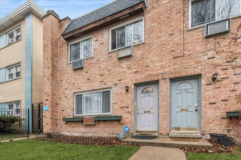 Photo of 6118 N Hermitage Avenue #A, Chicago, IL 60660 (MLS # 12586199)