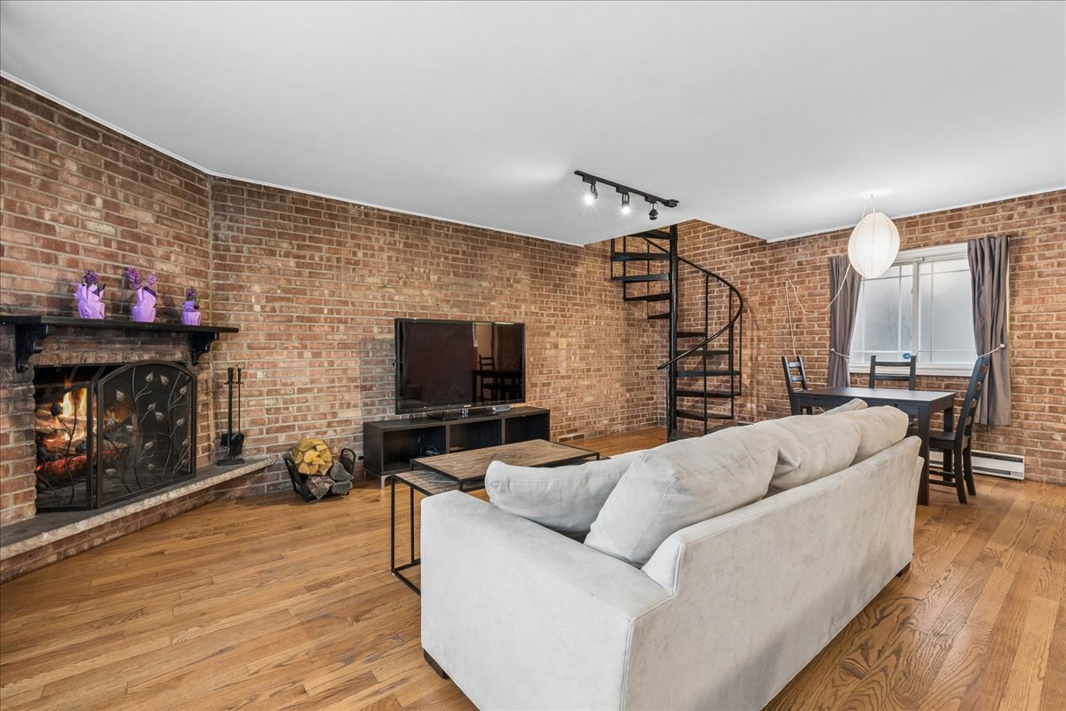 6118 N Hermitage Avenue A