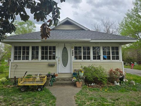 Photo of 208 W Bryan Street, Herrin, IL 62948 (MLS # 12621979)