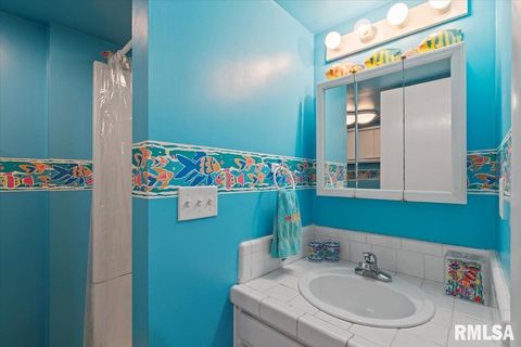 Tiny photo for 4334 AUGUSTA Court, Bettendorf, IA 52722 (MLS # QC4270077)