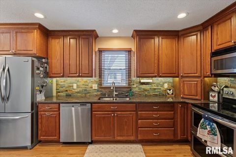 Tiny photo for 4334 AUGUSTA Court, Bettendorf, IA 52722 (MLS # QC4270077)