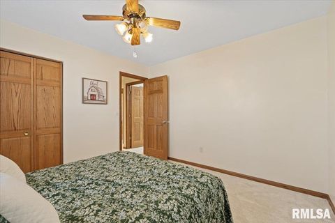 Tiny photo for 4334 AUGUSTA Court, Bettendorf, IA 52722 (MLS # QC4270077)