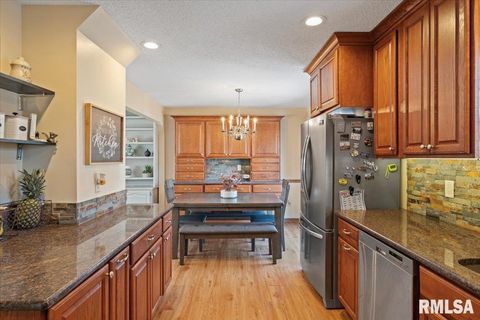 Tiny photo for 4334 AUGUSTA Court, Bettendorf, IA 52722 (MLS # QC4270077)