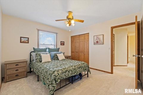 Tiny photo for 4334 AUGUSTA Court, Bettendorf, IA 52722 (MLS # QC4270077)