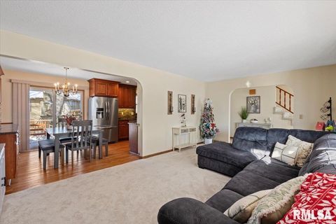 Tiny photo for 4334 AUGUSTA Court, Bettendorf, IA 52722 (MLS # QC4270077)