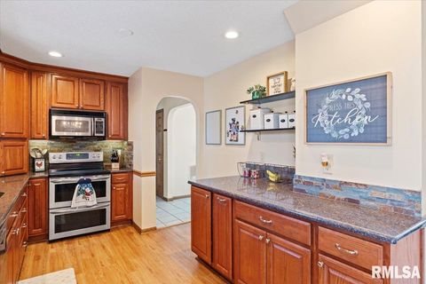 Tiny photo for 4334 AUGUSTA Court, Bettendorf, IA 52722 (MLS # QC4270077)