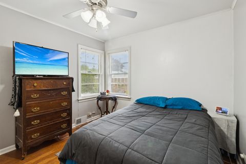 Tiny photo for 2321 Lee Street, Evanston, IL 60202 (MLS # 12461463)