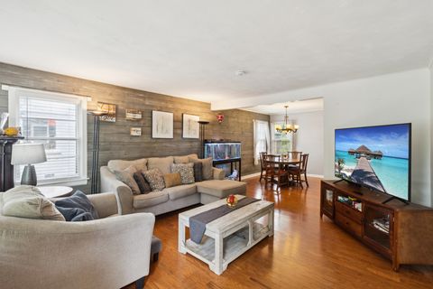 Tiny photo for 2321 Lee Street, Evanston, IL 60202 (MLS # 12461463)