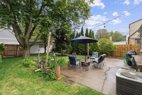 Tiny photo for 2321 Lee Street, Evanston, IL 60202 (MLS # 12461463)