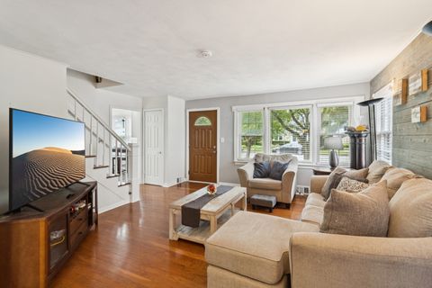 Tiny photo for 2321 Lee Street, Evanston, IL 60202 (MLS # 12461463)