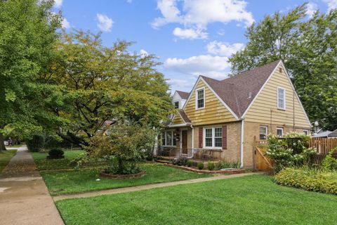 Tiny photo for 2321 Lee Street, Evanston, IL 60202 (MLS # 12461463)