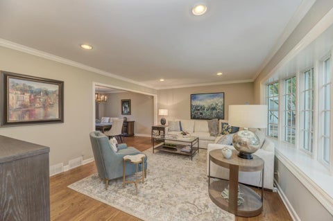 Tiny photo for 1326 S Fernandez Avenue, Arlington Heights, IL 60005 (MLS # 12765375)