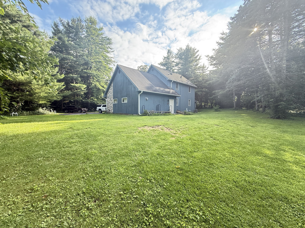 10905 Breezy Lawn Road