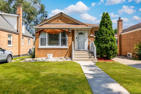 Photo of 9543 S Mozart Street, Evergreen Park, IL 60805 (MLS # 12750839)