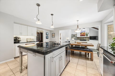 Tiny photo for 248 Meadowbrook Lane, Hinsdale, IL 60521 (MLS # 12789586)