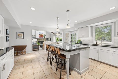 Tiny photo for 248 Meadowbrook Lane, Hinsdale, IL 60521 (MLS # 12789586)