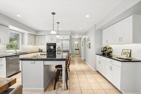 Tiny photo for 248 Meadowbrook Lane, Hinsdale, IL 60521 (MLS # 12789586)