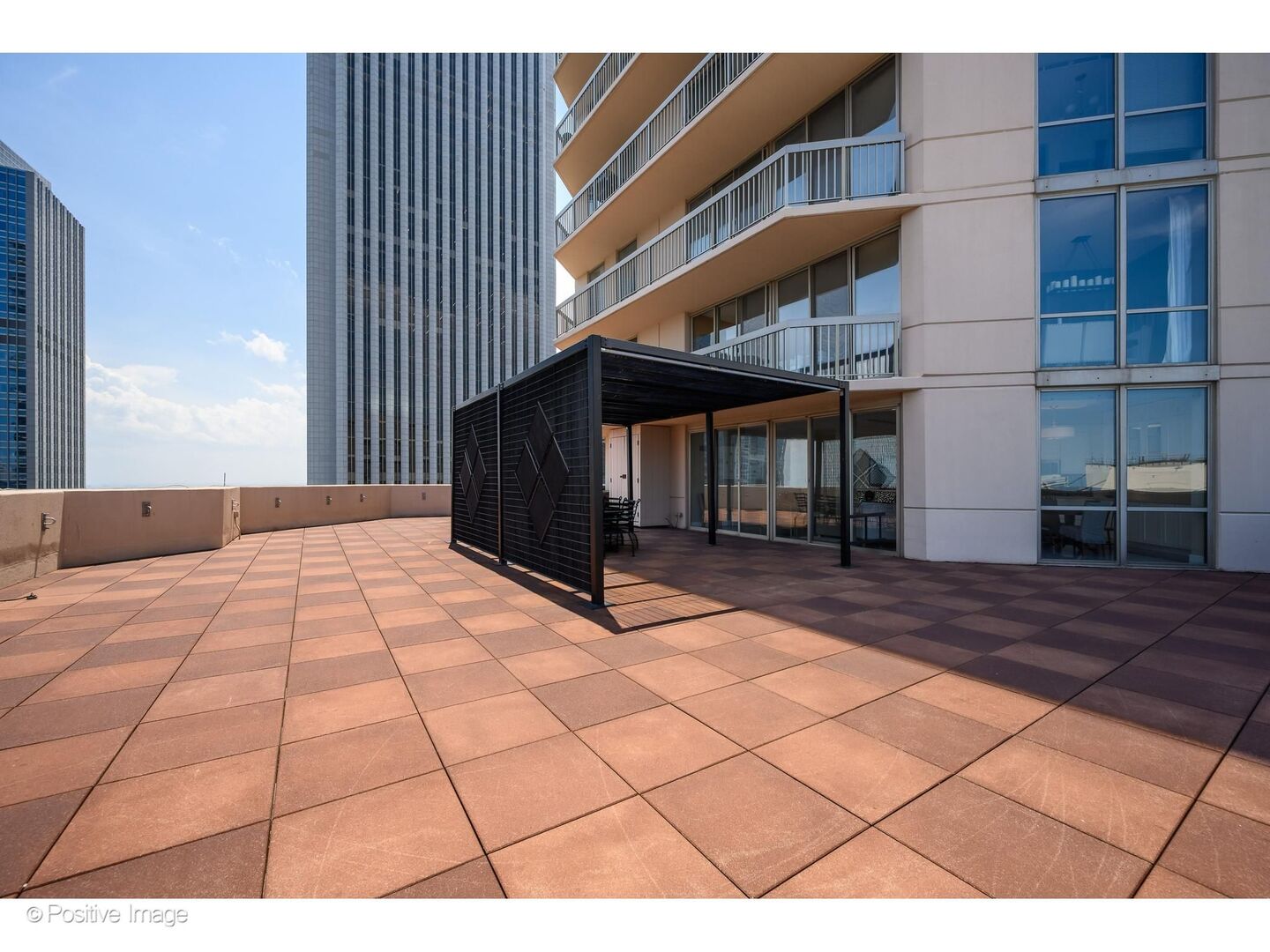222 N Columbus Drive 4703