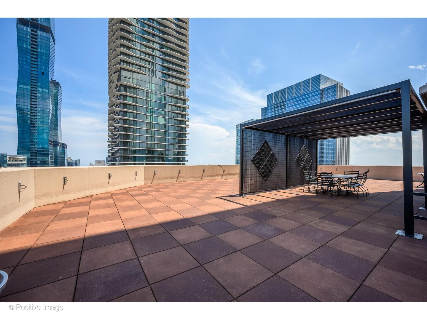 222 N Columbus Drive 4703
