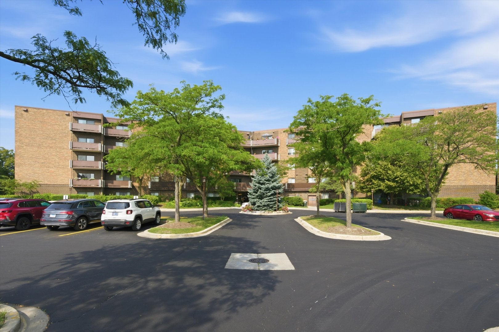 840 WELLINGTON Avenue 215