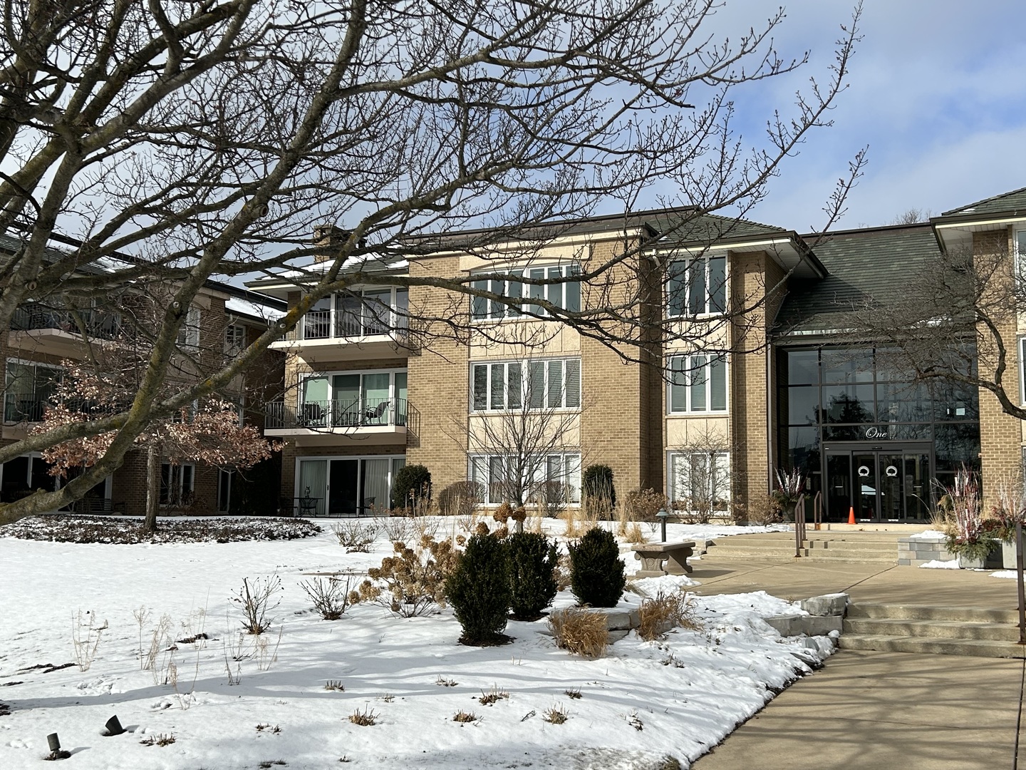 1 Oak Brook Club Drive A105