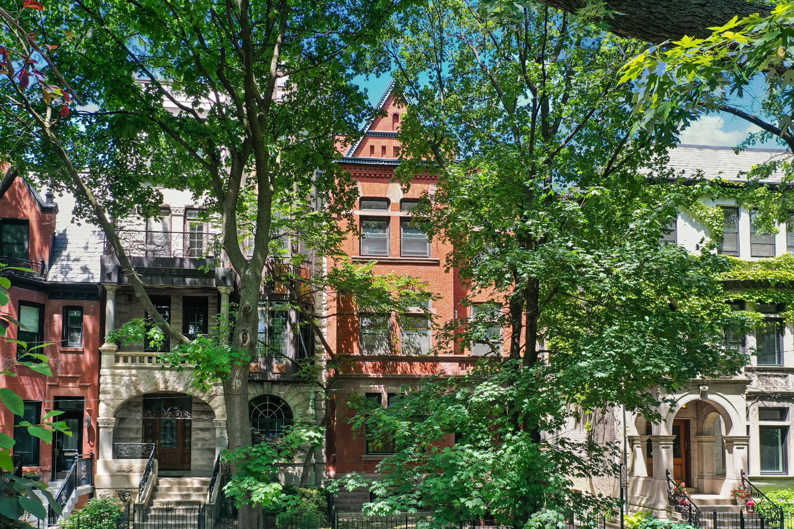 560 W Arlington Place
