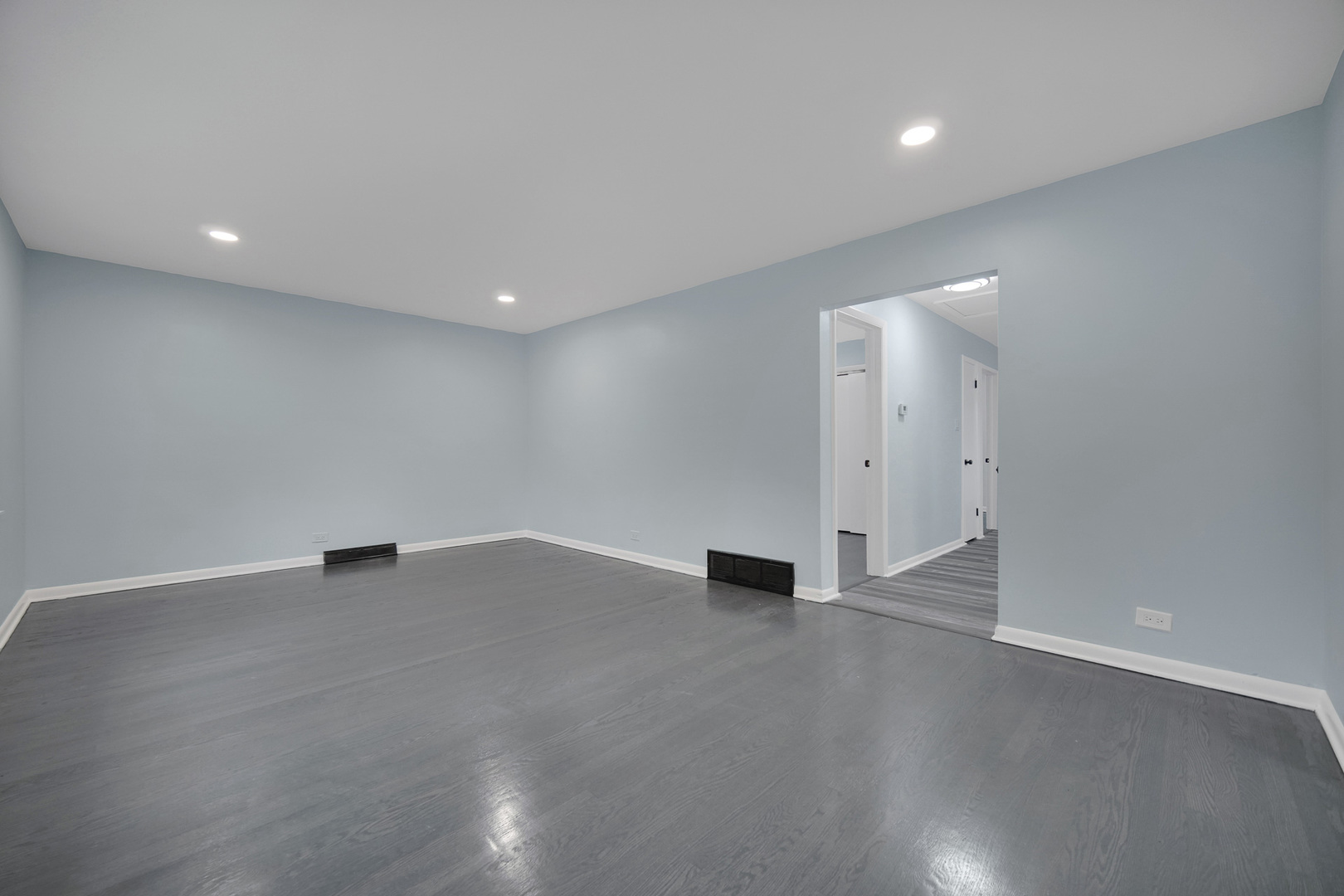 539 E 147th Place