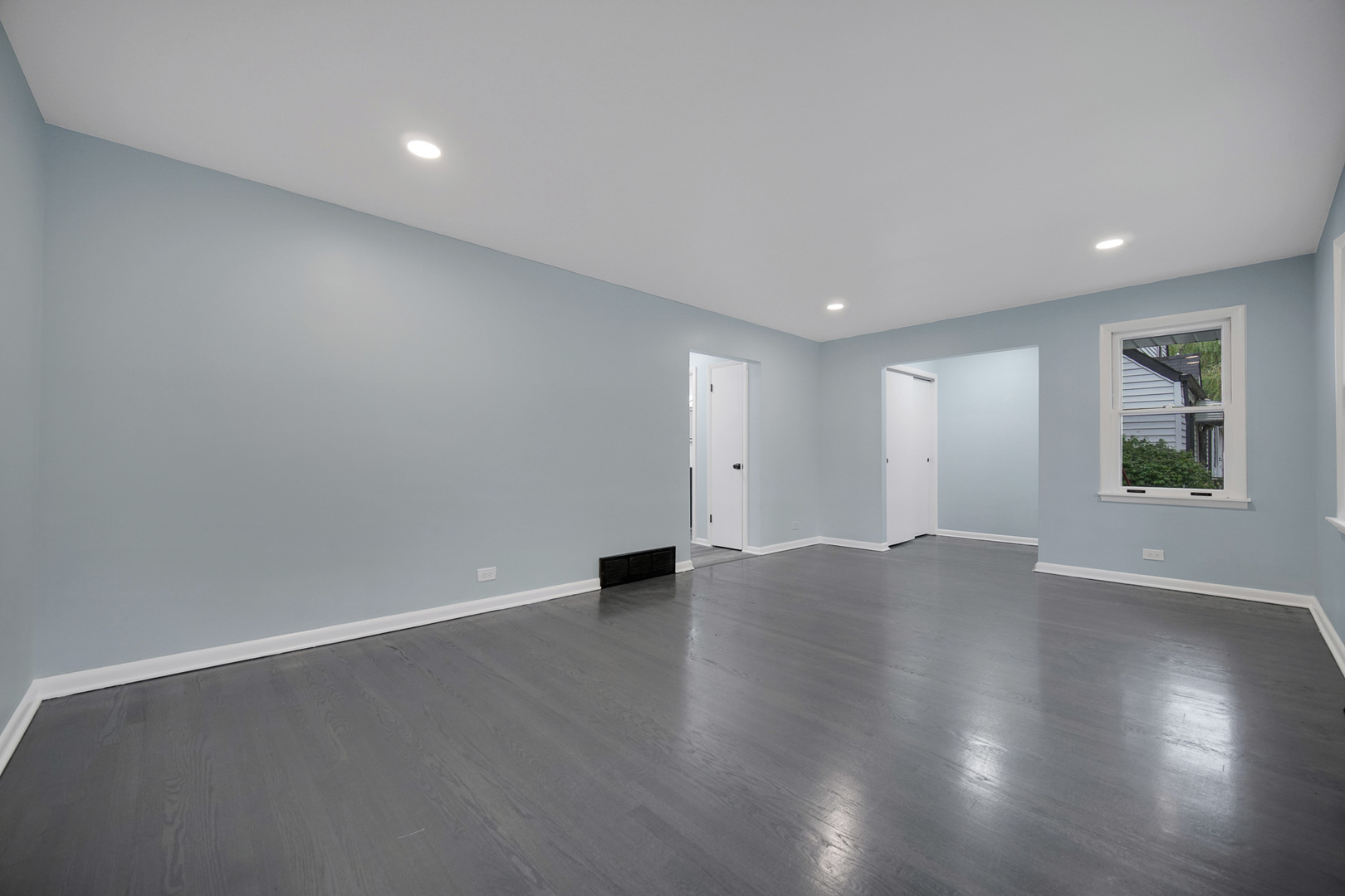 539 E 147th Place