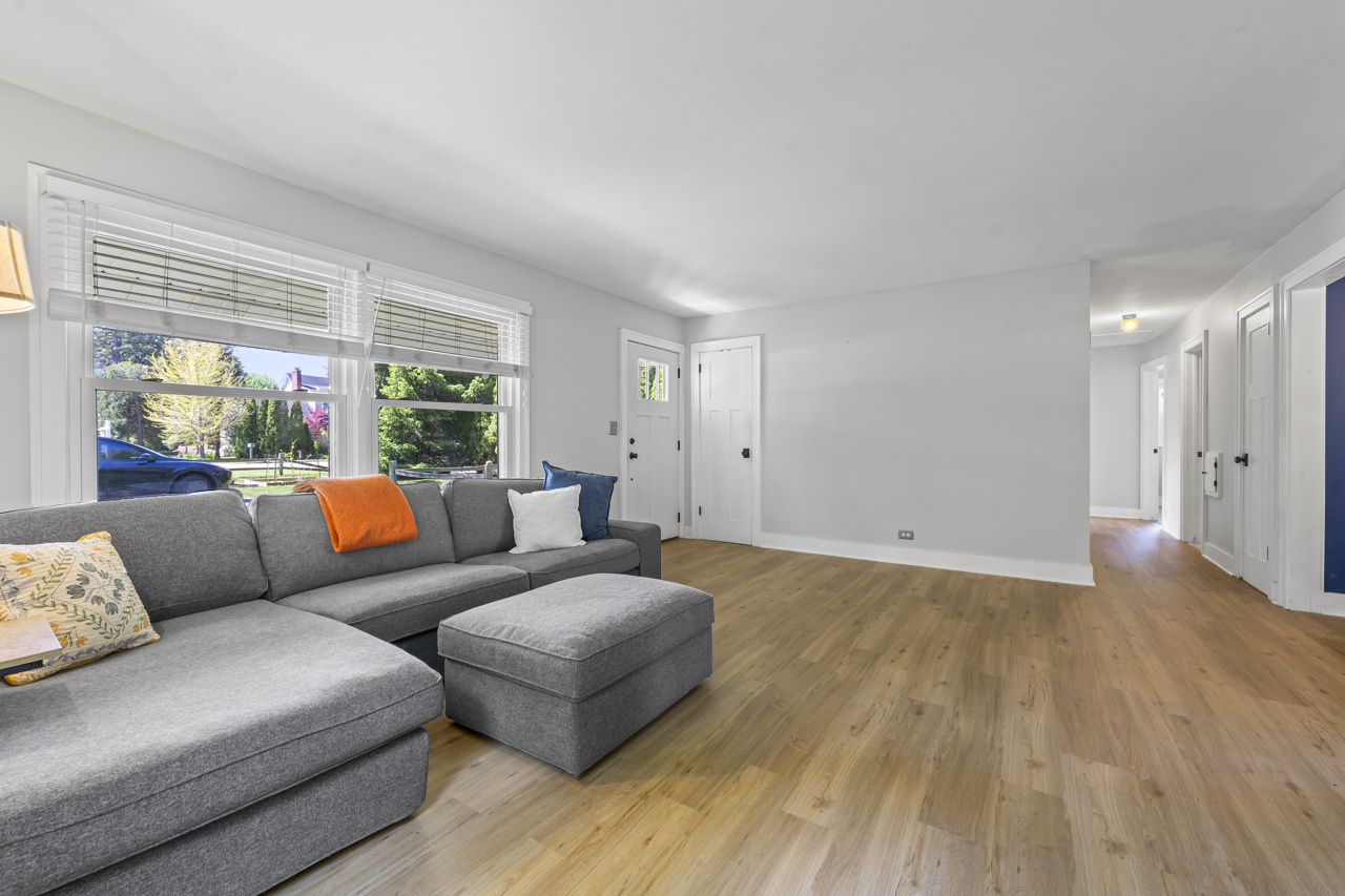 946 W Winchester Road