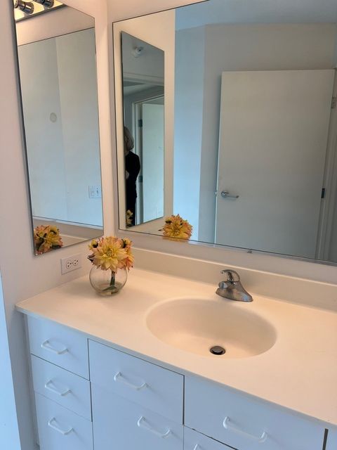 Tiny photo for 1720 Maple Avenue #1170, Evanston, IL 60201 (MLS # 12431062)