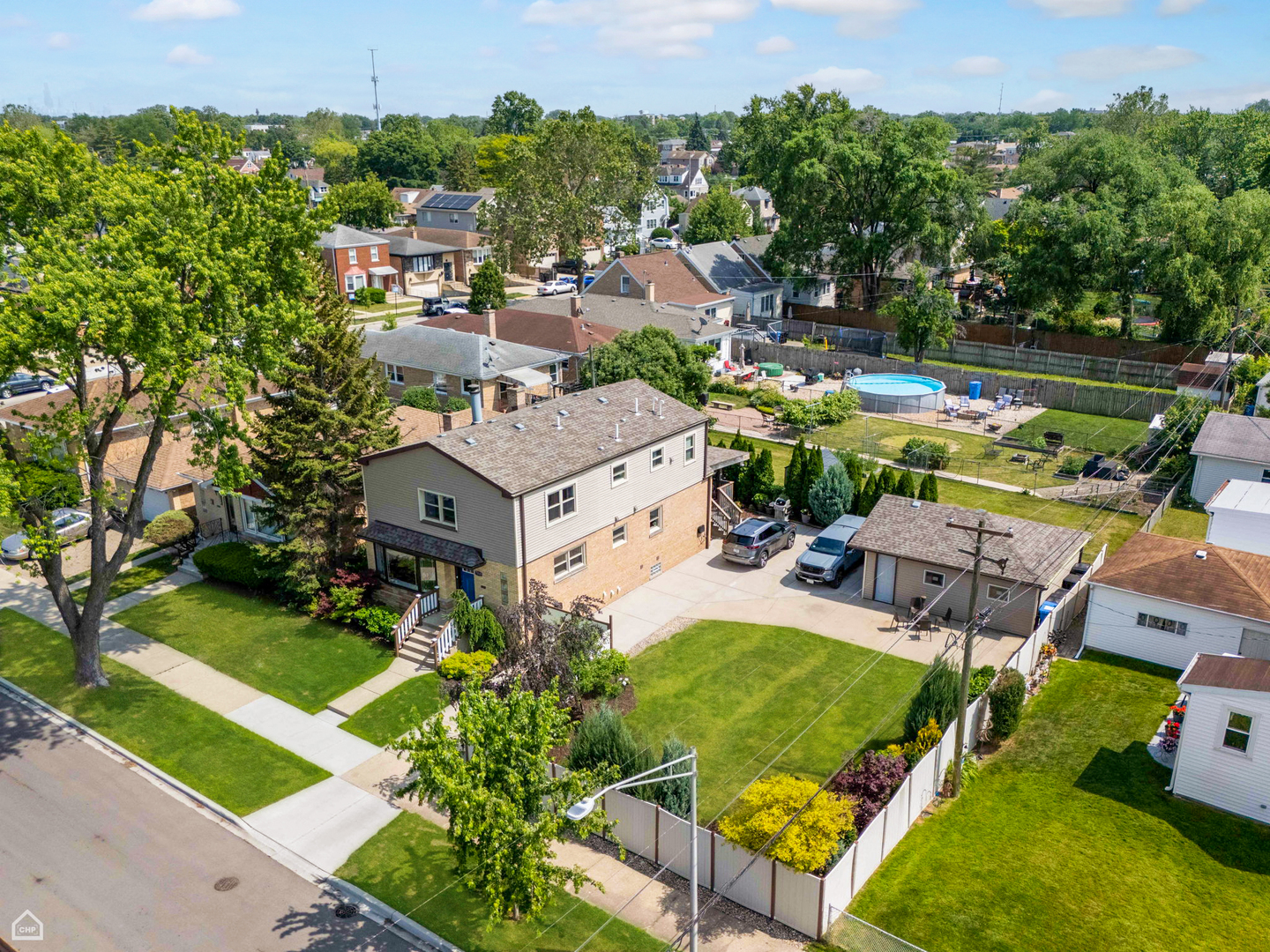 7515 W Roscoe Street