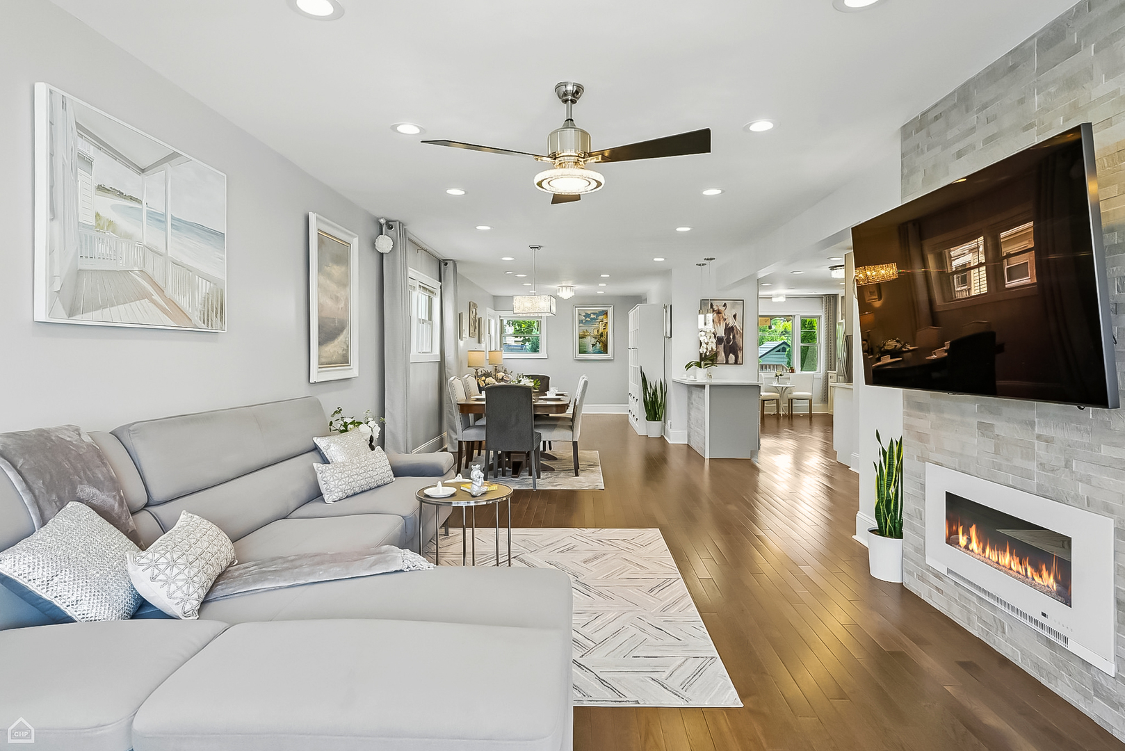 7515 W Roscoe Street