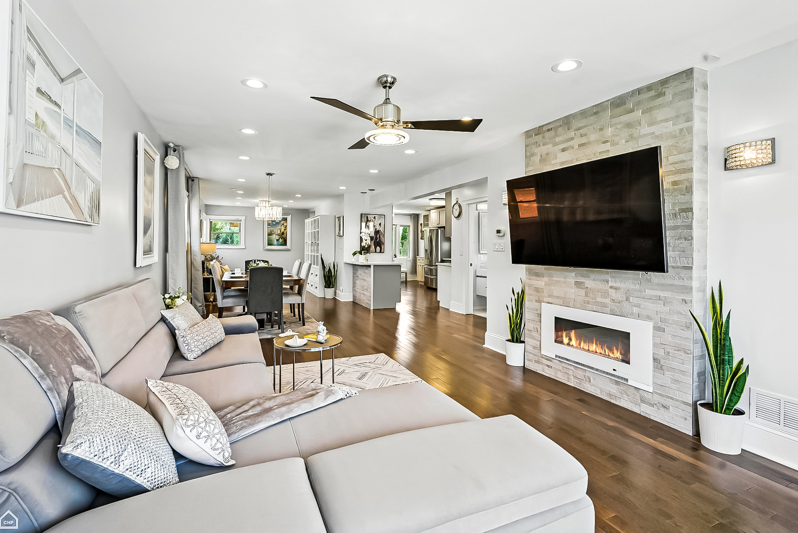 7515 W Roscoe Street