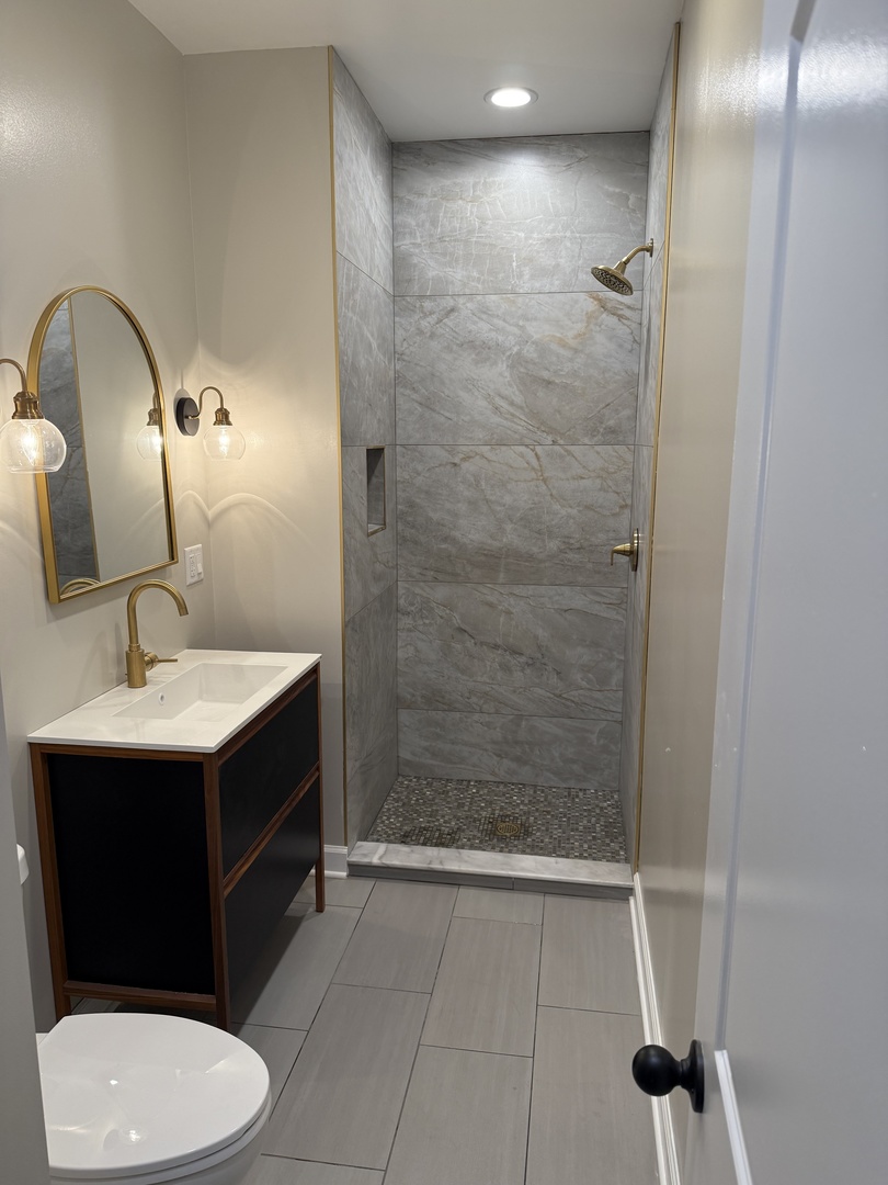 912 N Ashland Avenue 1A