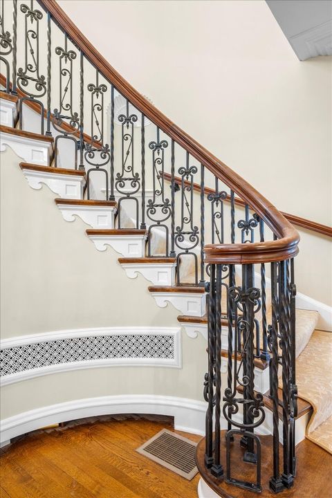 Tiny photo for 123 OXFORD Road, Kenilworth, IL 60043 (MLS # 12561462)