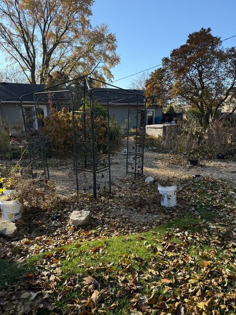 Tiny photo for 655 W Comstock Avenue, Elmhurst, IL 60126 (MLS # 12544876)