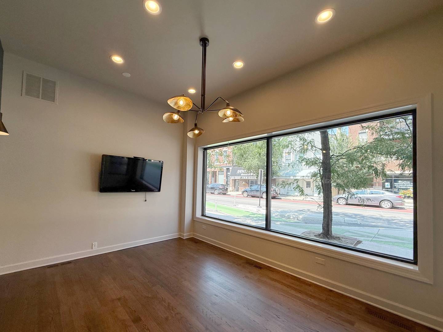 2301 W Belmont Avenue 1